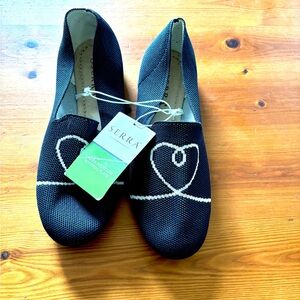 NWT Serra Dark Blue Recycled and Washable Casual Flats with Heart Detail Size 7